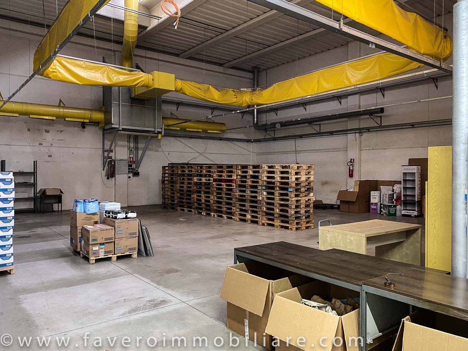 Capannone di 340mq con ufficio in affitto a Fossò, Venezia